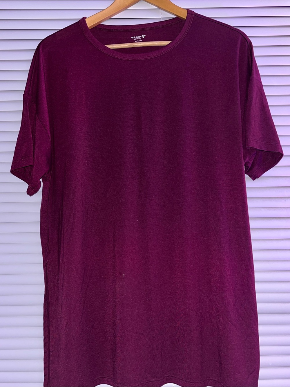 Old navy woman’s small maroon active top